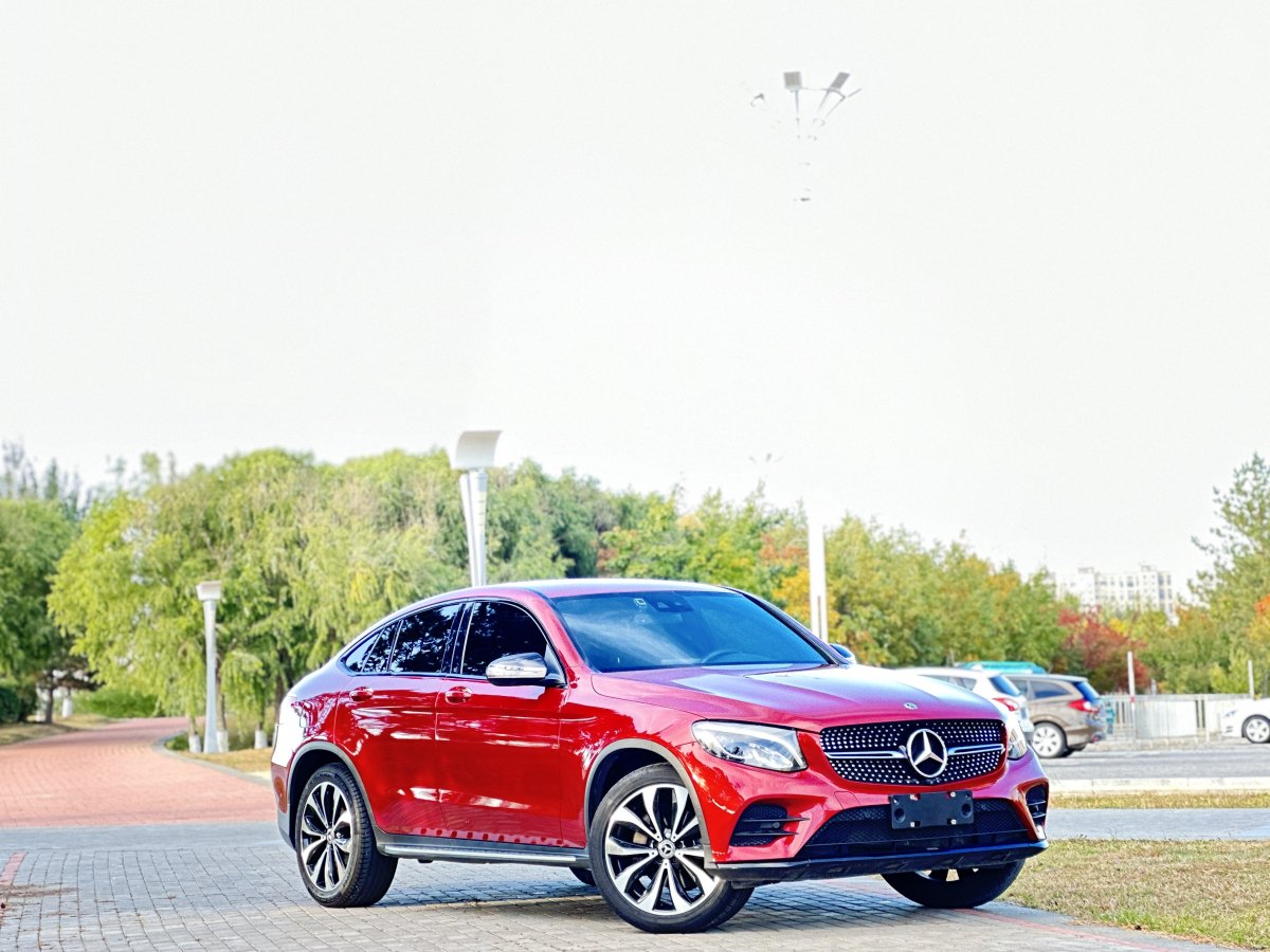 2017年9月奔馳 奔馳GLC  2021款 GLC 260 4MATIC 轎跑SUV