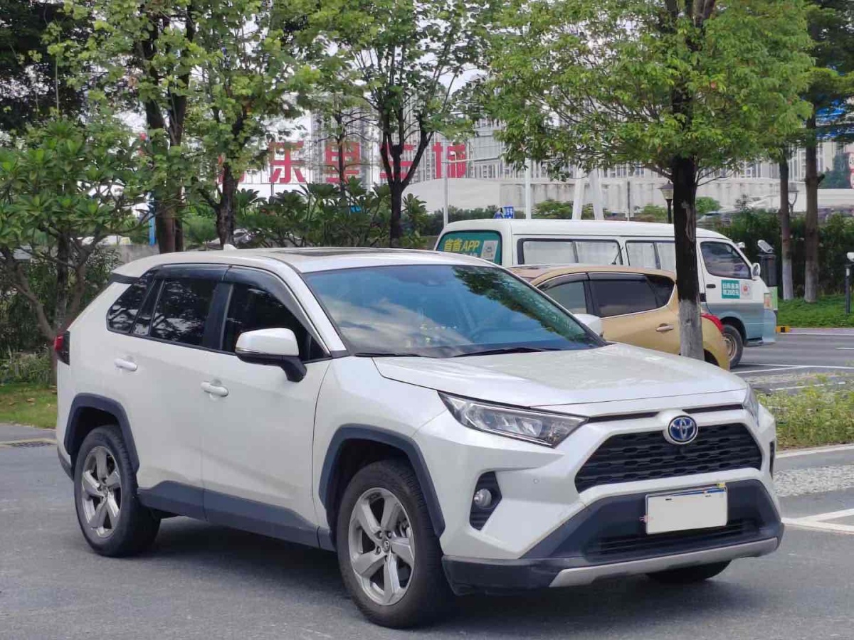 2021年10月豐田 RAV4榮放  2021款 改款 雙擎 2.5L CVT兩驅(qū)精英版