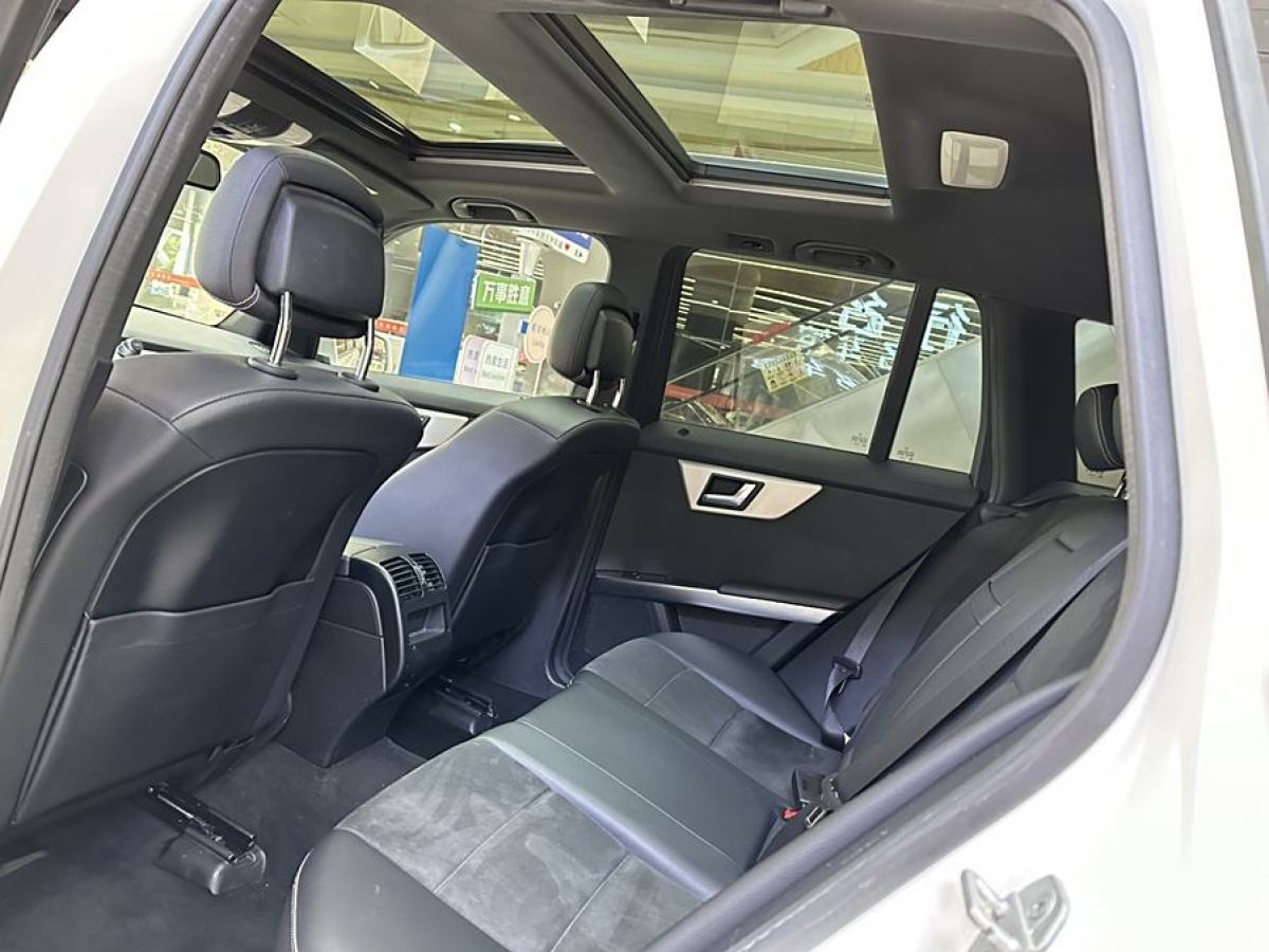 奔馳 奔馳GLK級  2015款 GLK 300 4MATIC 時(shí)尚型 極致版圖片