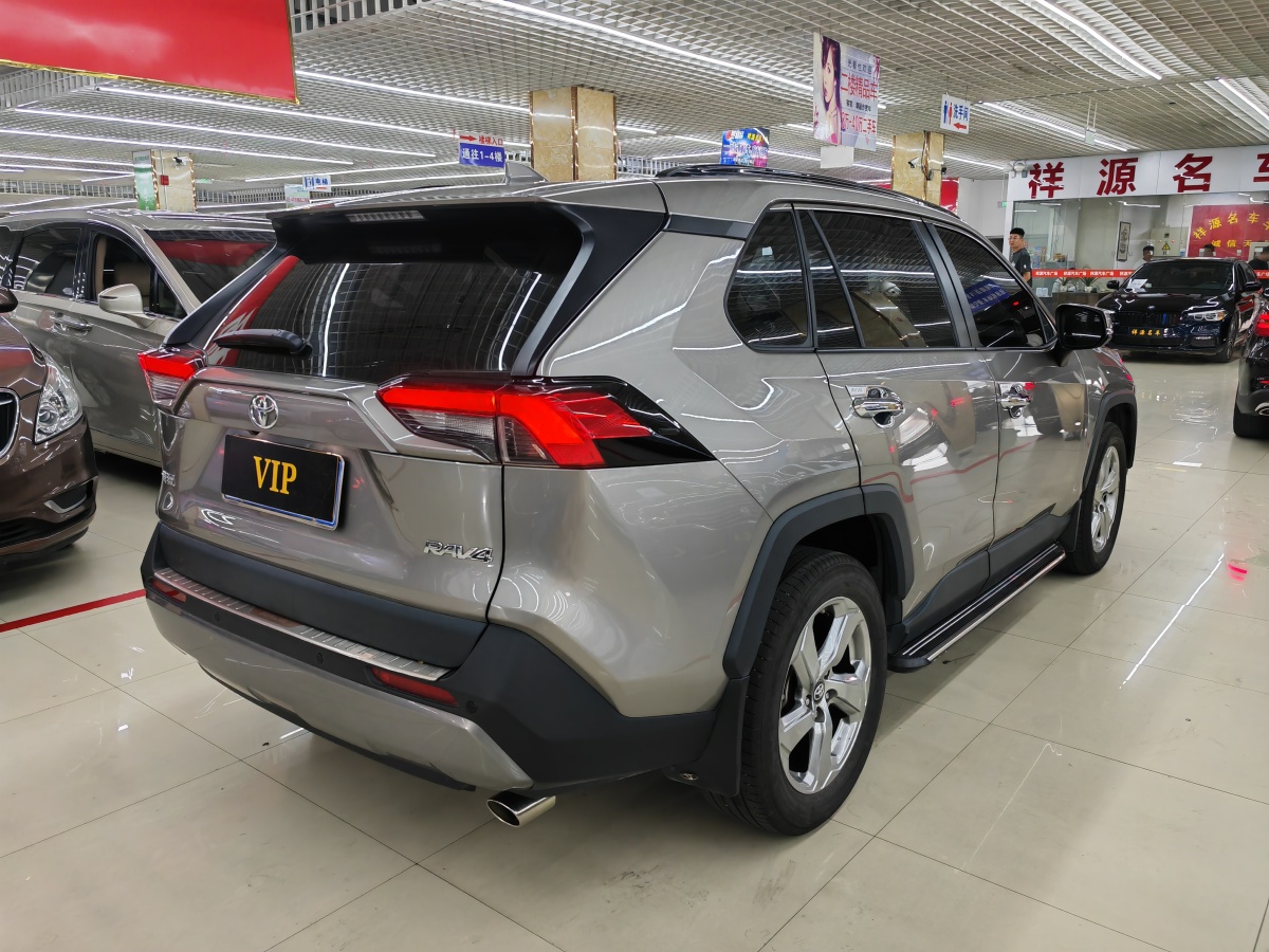 豐田 RAV4  2018款 榮放 2.0L CVT兩驅(qū)風(fēng)尚版圖片