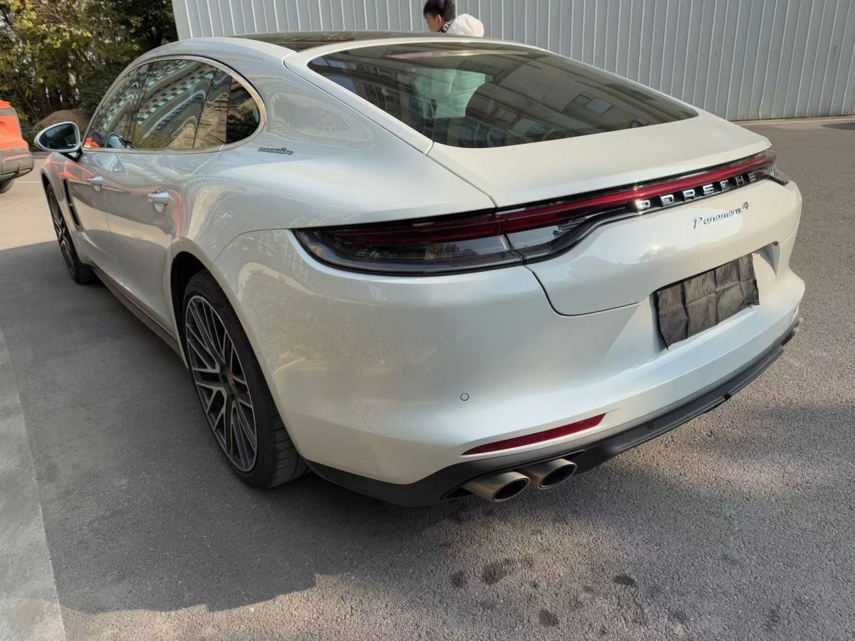 2023年8月保時(shí)捷 Panamera  2023款 Panamera 4 行政加長(zhǎng)版 2.9T