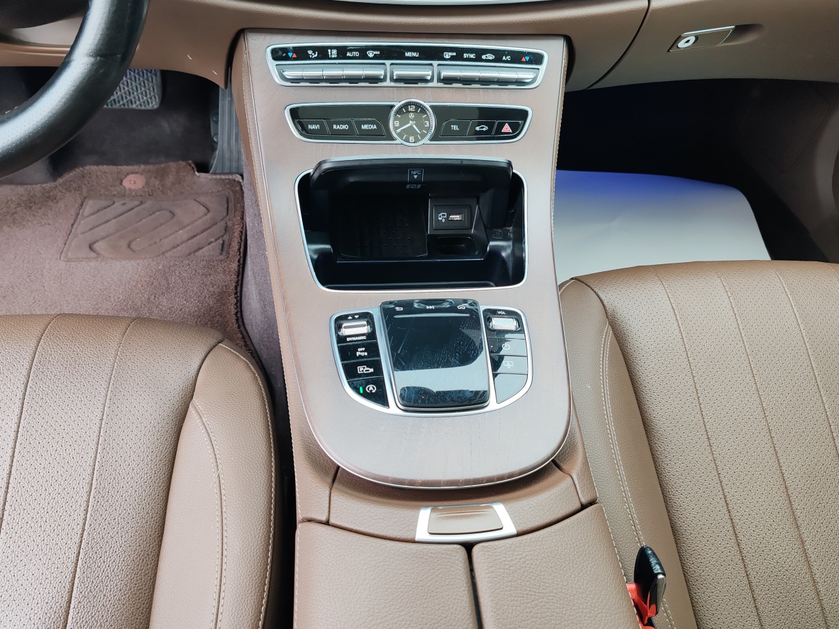 奔馳 奔馳E級  2020款 E 300 L 豪華型圖片