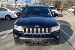 指南者 Jeep 2.0L 两驱豪华版