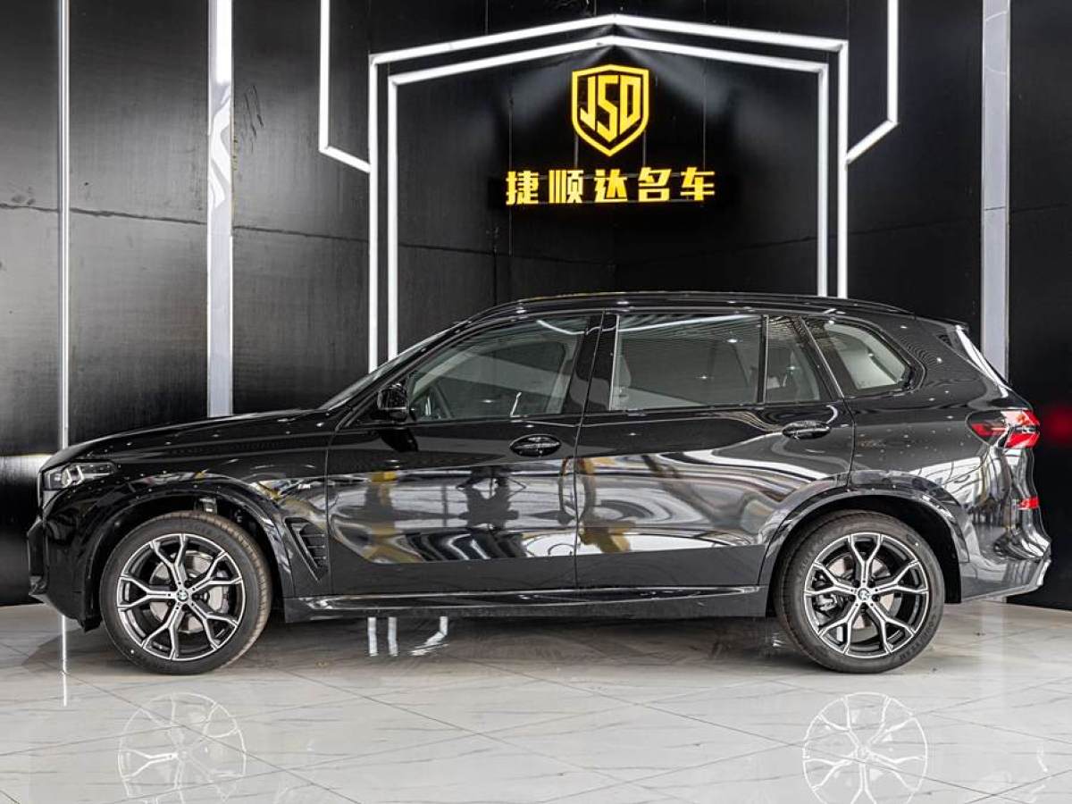 寶馬 寶馬X5  2023款 xDrive 30Li 尊享型M運(yùn)動(dòng)曜夜套裝圖片