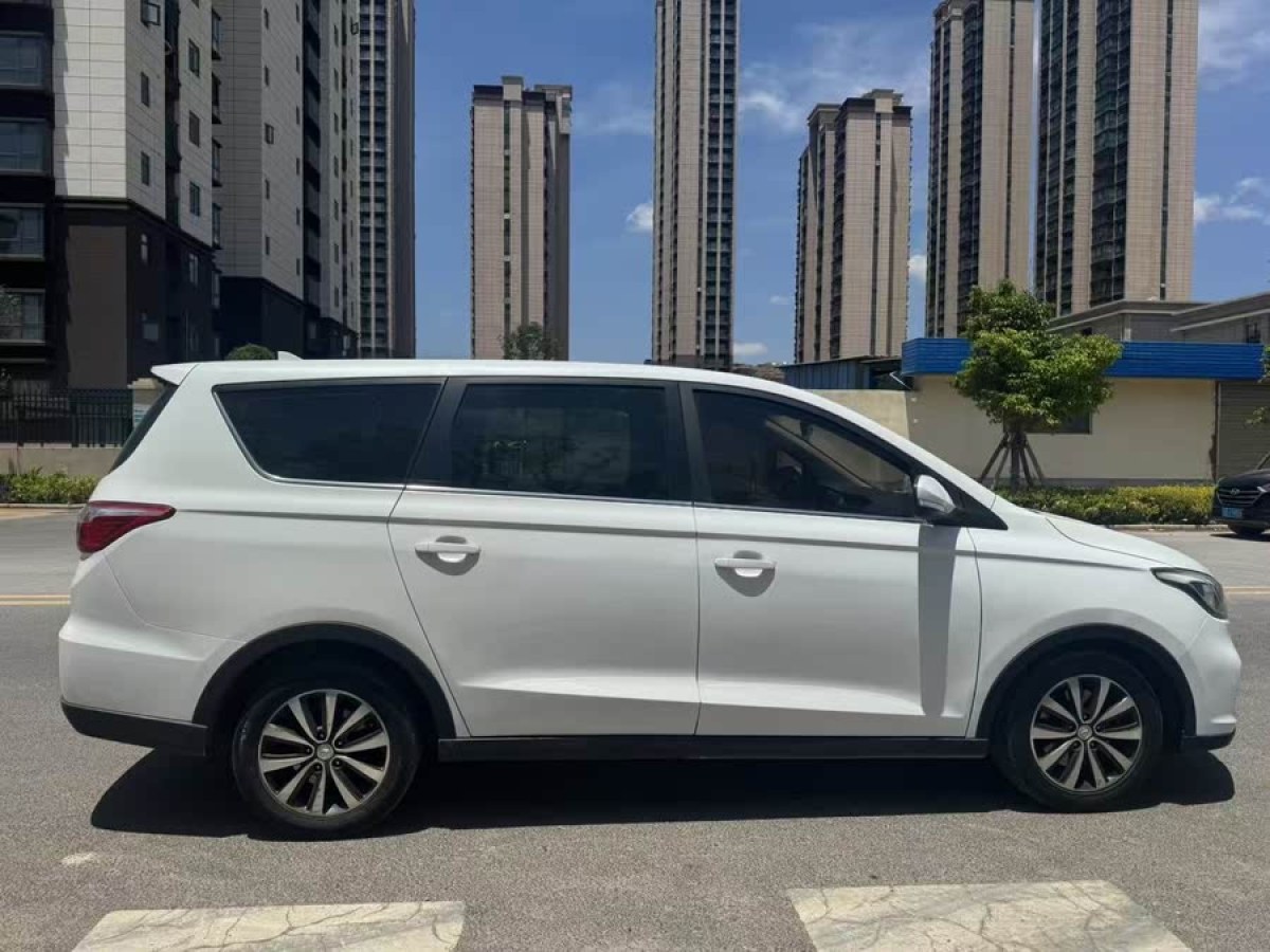 長(zhǎng)安 凌軒  2017款 1.5T 自動(dòng)樂(lè)活幸福型圖片