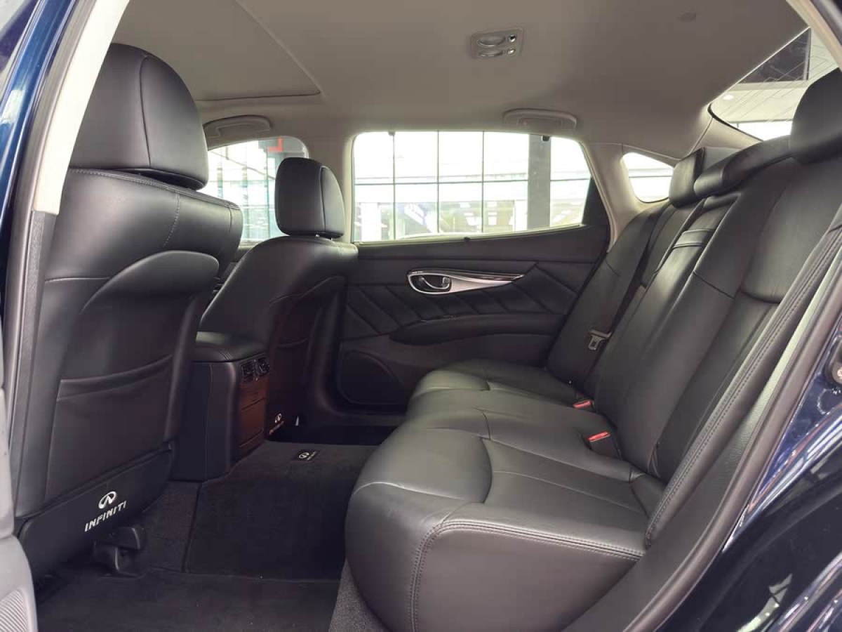 英菲尼迪 Q70  2019款 Q70L 2.0T 精英版圖片