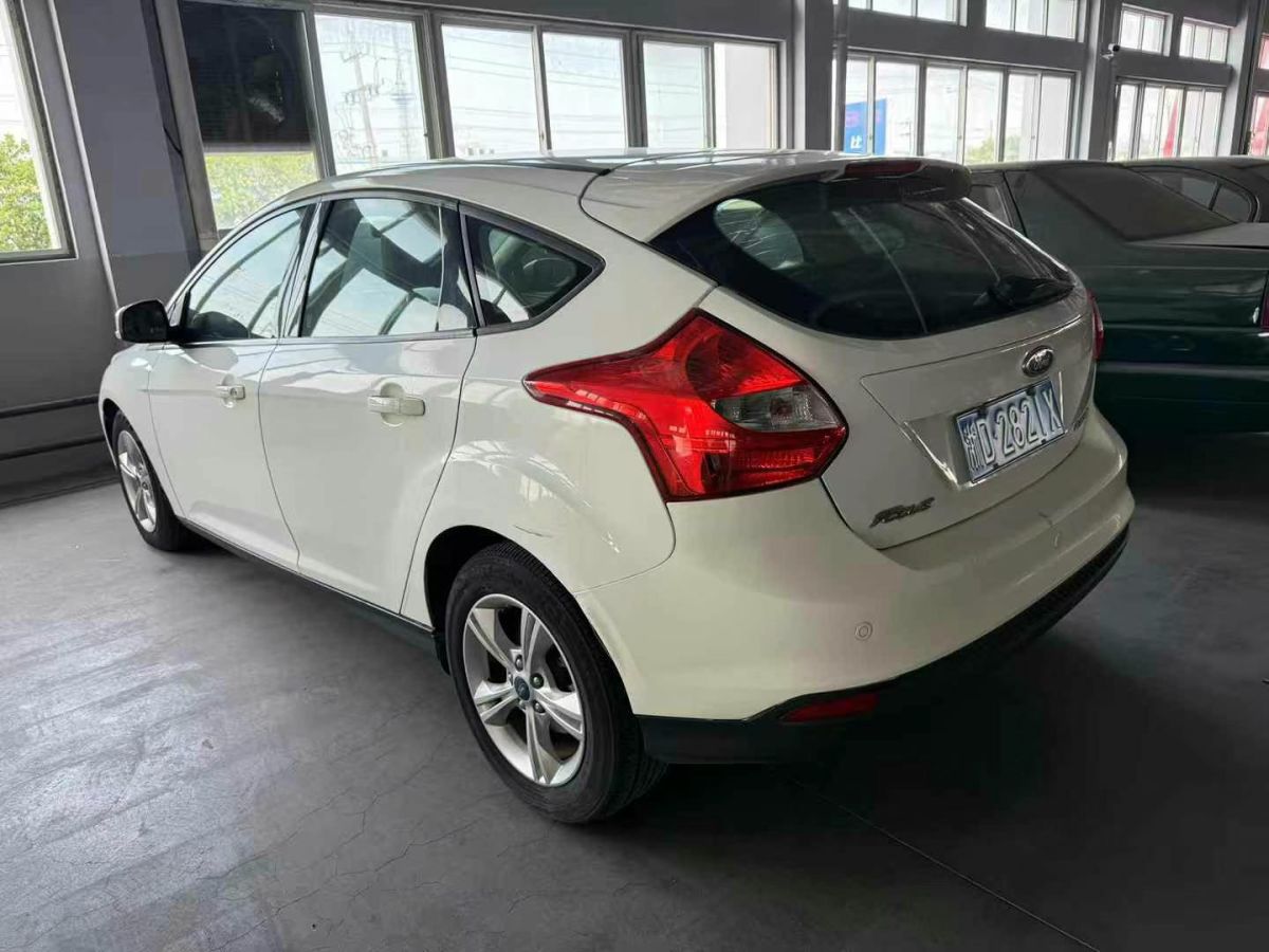 福特 ?？怂? 2013款 2.0T ST 標(biāo)準(zhǔn)版圖片