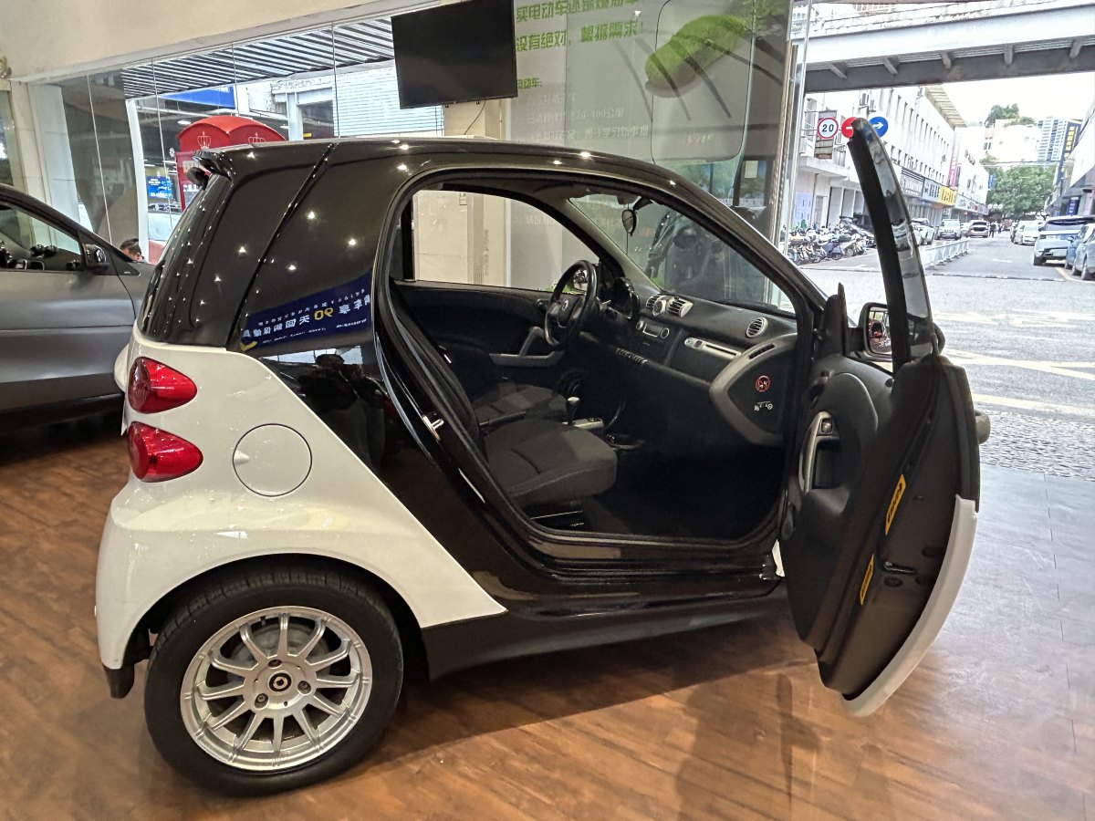 smart fortwo  2012款 1.0 MHD 硬頂標(biāo)準(zhǔn)版圖片