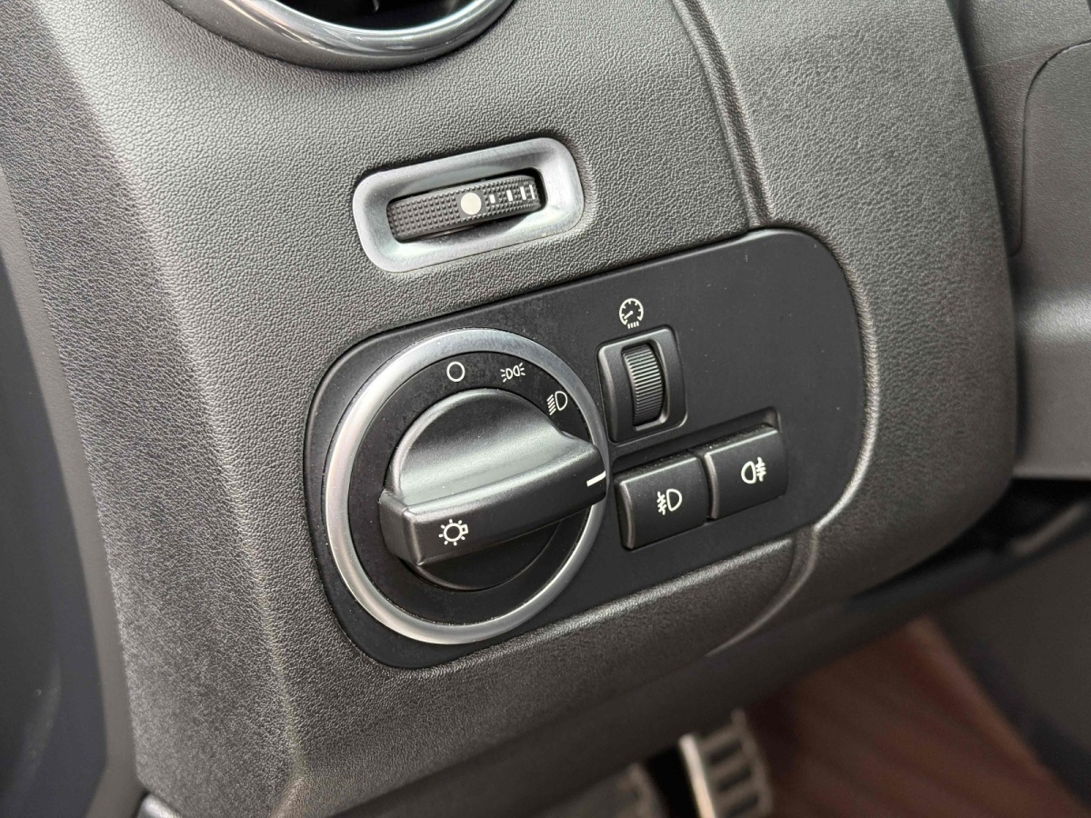 路虎 發(fā)現(xiàn)  2015款 3.0 V6 SC HSE Luxury圖片