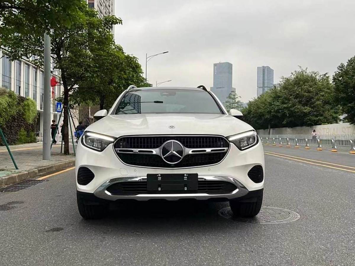 奔馳 奔馳GLC  2023款 改款 GLC 260 L 4MATIC 動感型 5座圖片