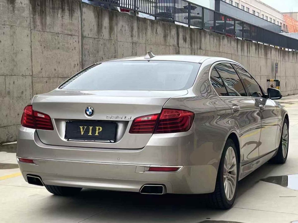 寶馬 寶馬2系  2016款 218i 1.5T 領(lǐng)先型圖片