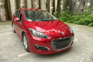 GT-R 日產(chǎn) 3.8T Premium Edition 棕紅內(nèi)飾