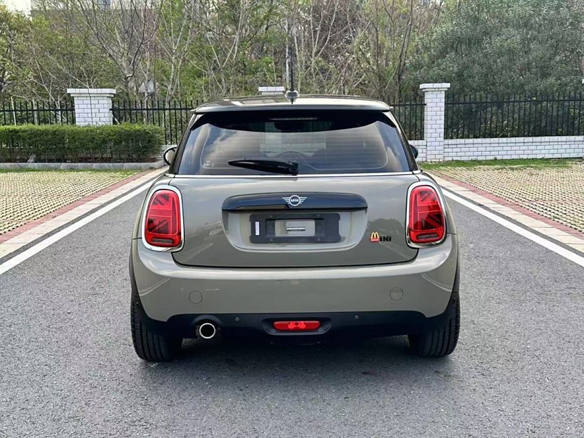 2018年12月MINI COUNTRYMAN  2018款 1.5T COOPER 藝術(shù)家