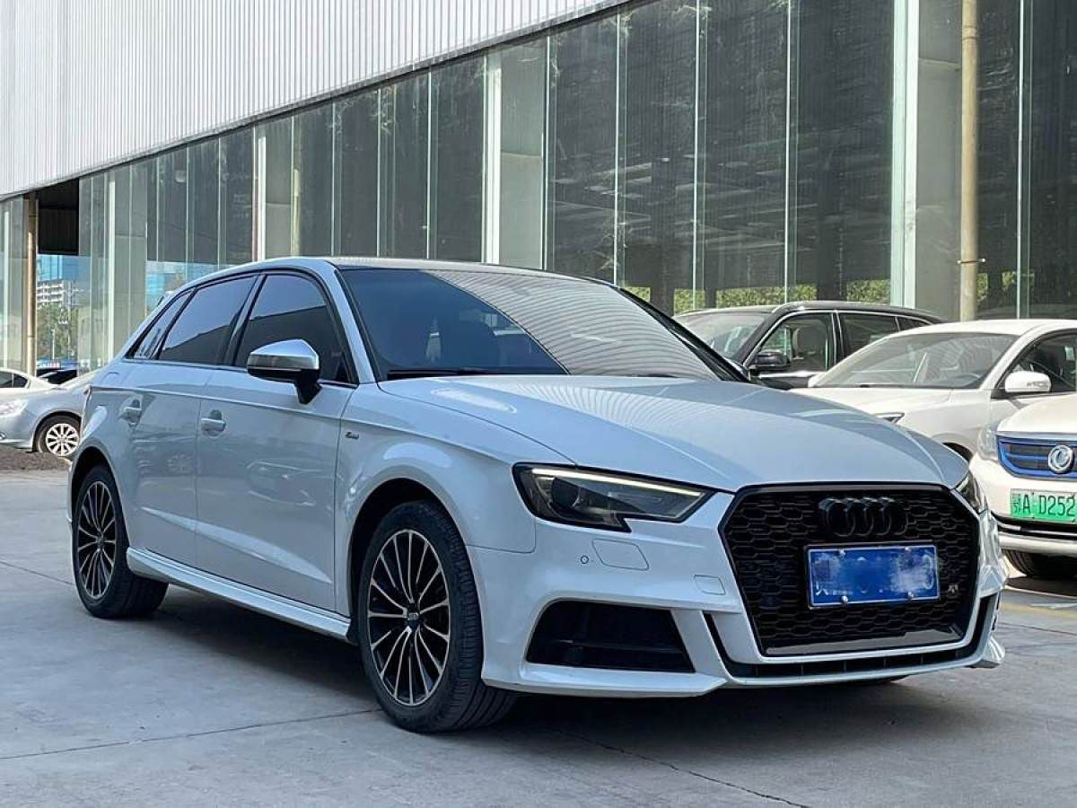 奧迪 奧迪A3  2018款 30周年年型 Sportback 35 TFSI 時(shí)尚型圖片