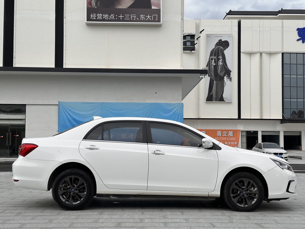 比亞迪 秦  2017款 1.5T 尊貴型圖片
