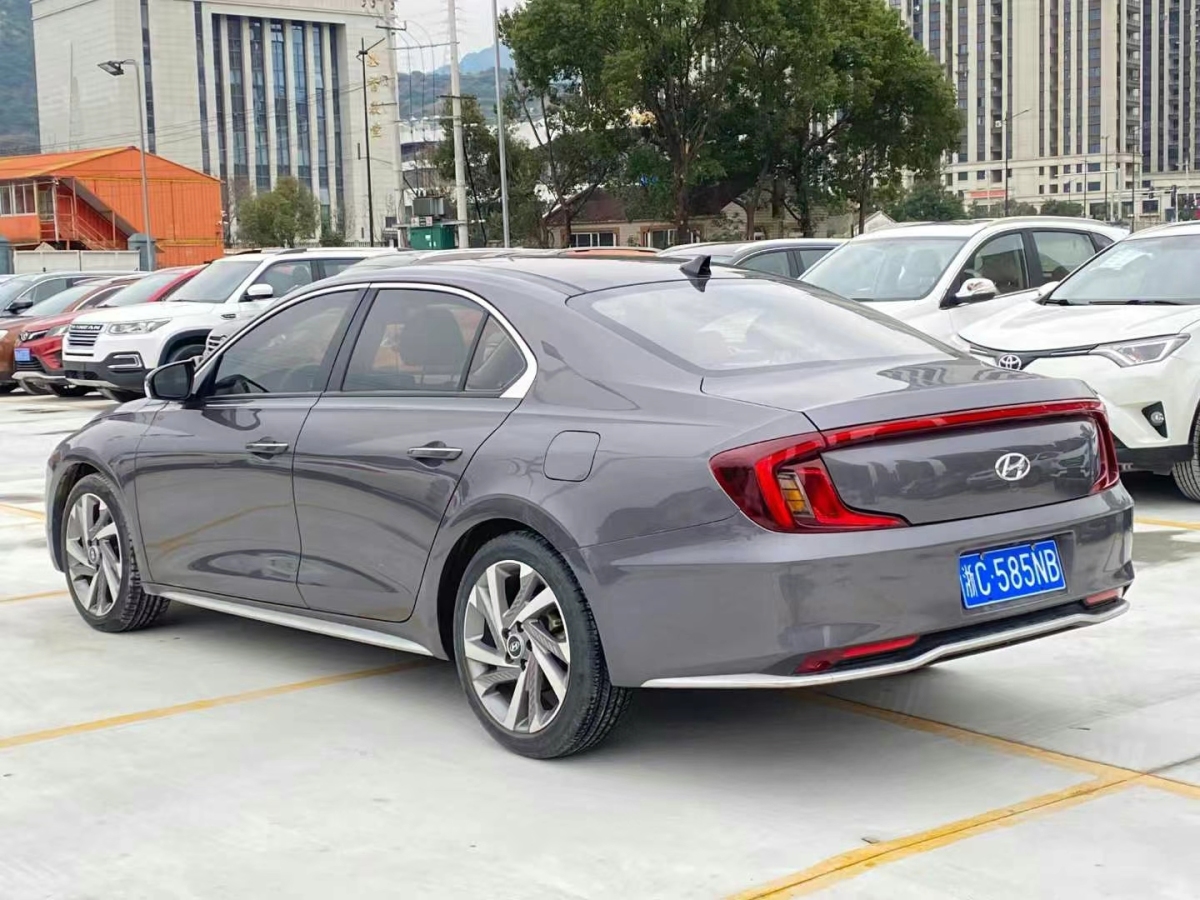 現(xiàn)代 名圖  2021款 1.8L CVT尊貴版LUX圖片