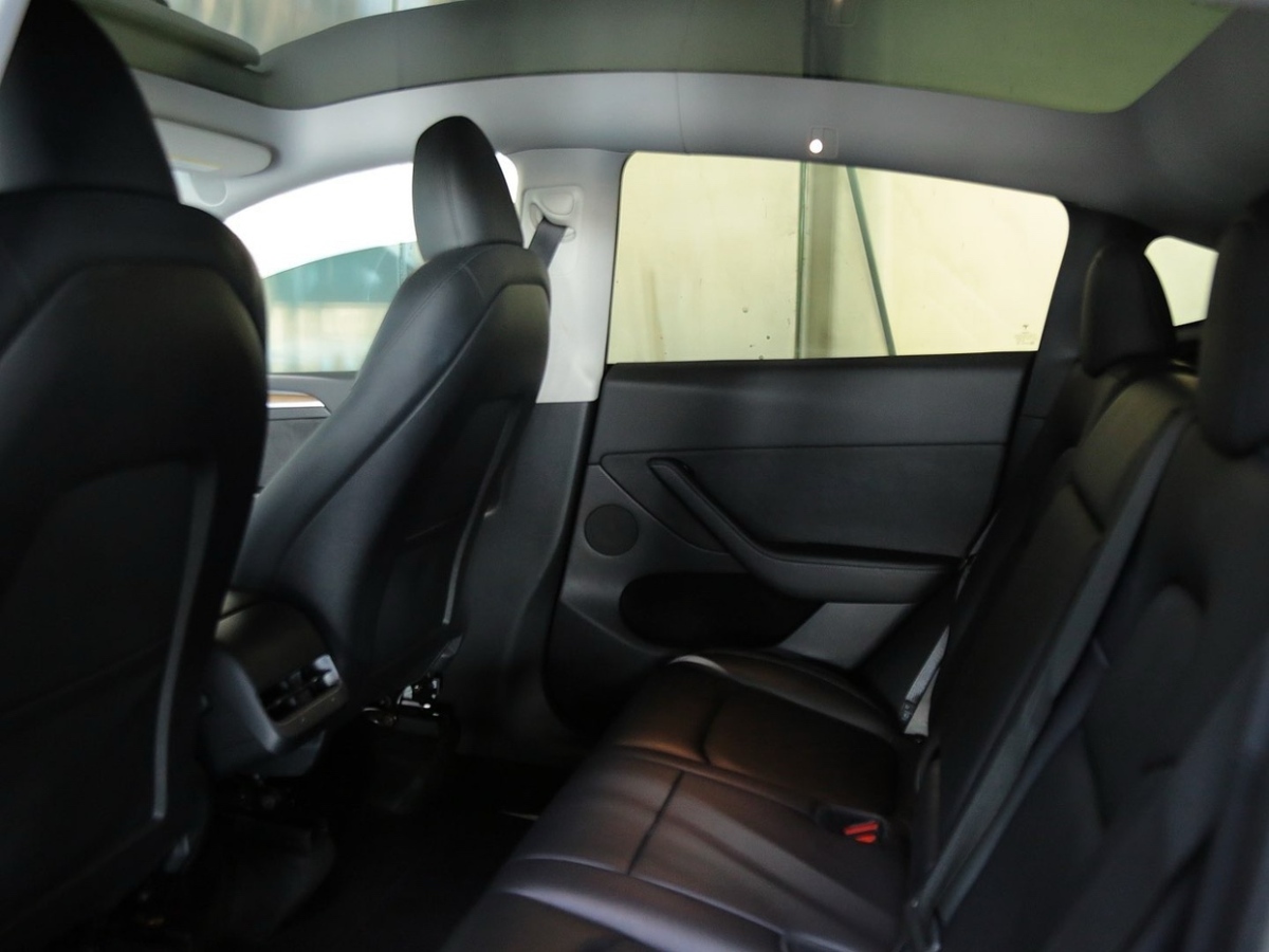 特斯拉 Model Y  2022款 改款 后輪驅(qū)動版圖片