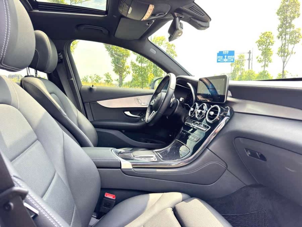 奔馳 奔馳GLC  2023款 改款 GLC 260 4MATIC 轎跑SUV圖片