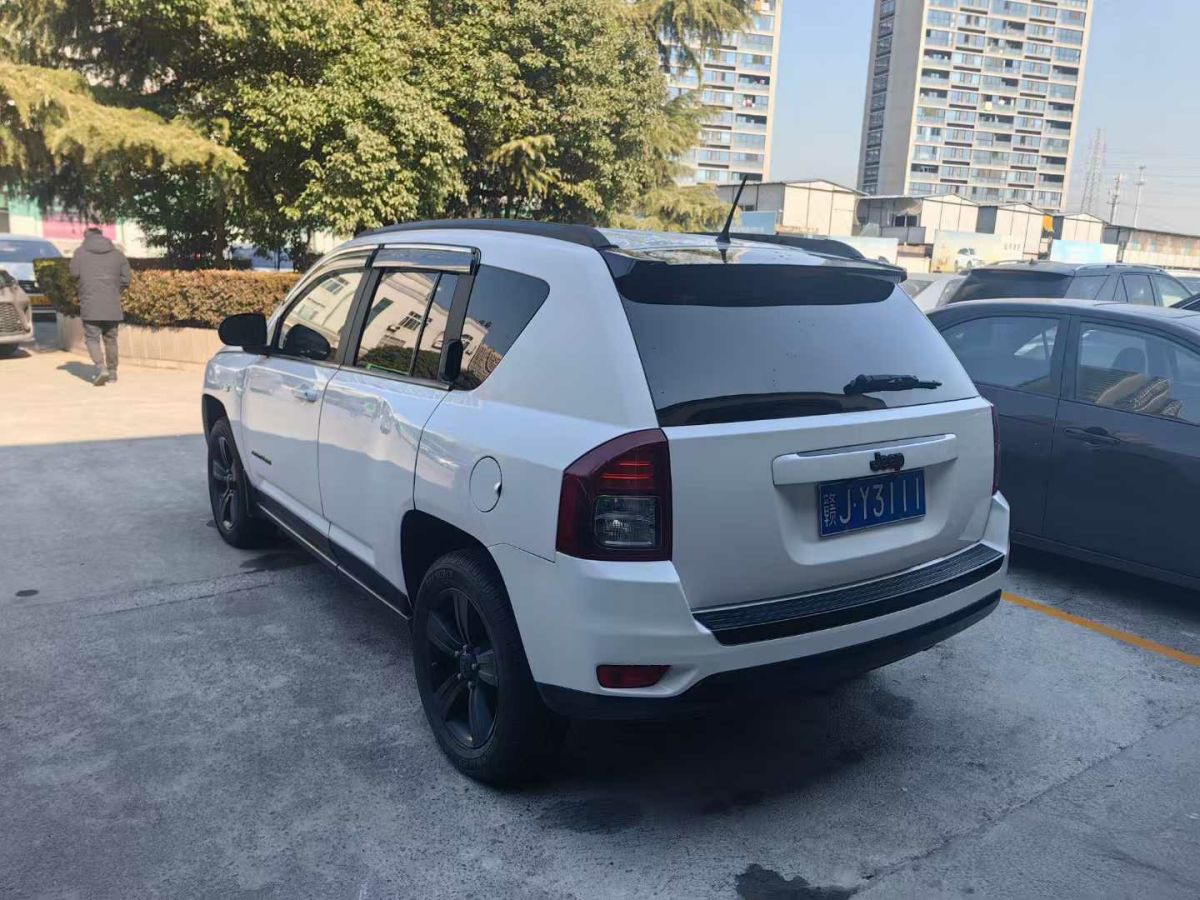 Jeep 指南者  2014款 2.0L 兩驅(qū)豪華版圖片