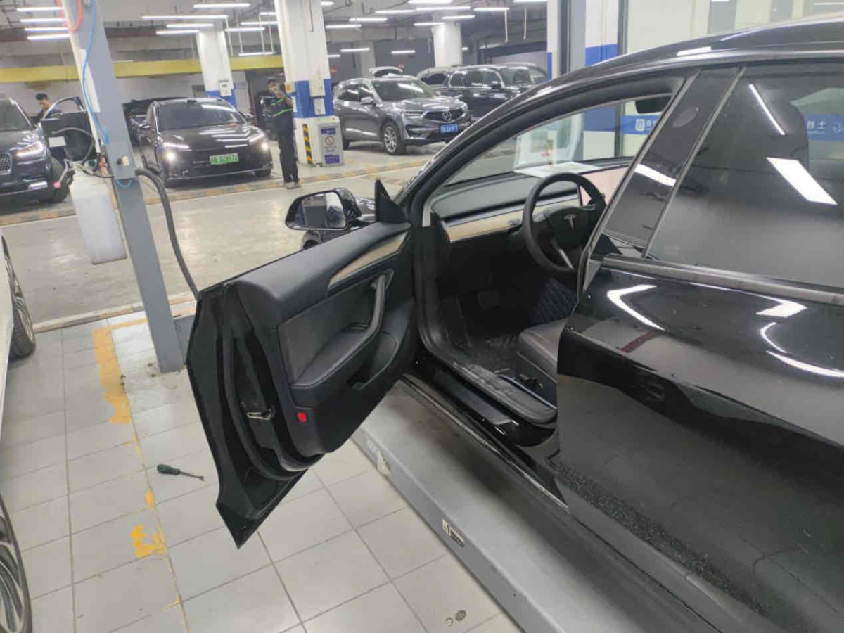特斯拉 Model 3  2021款 改款 標(biāo)準(zhǔn)續(xù)航后驅(qū)升級版圖片