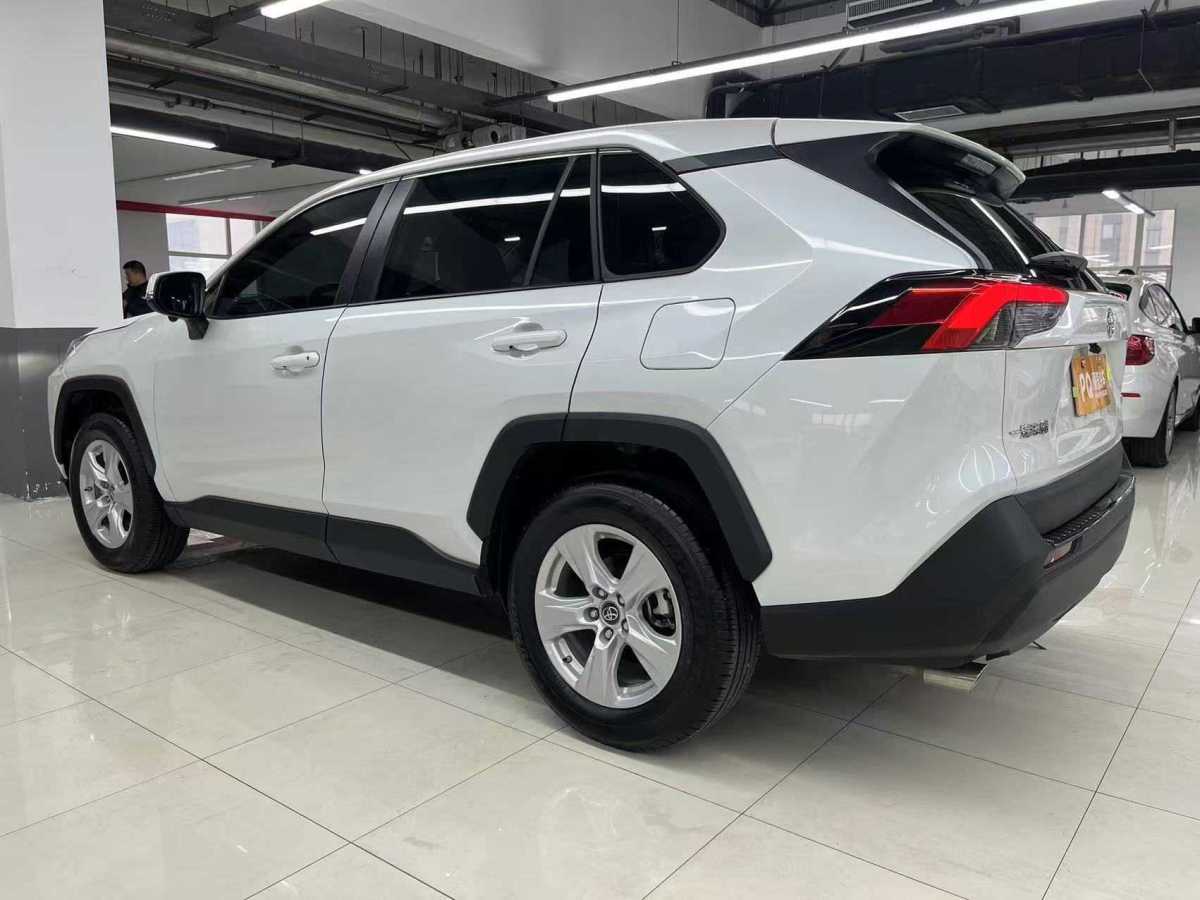 豐田 RAV4  2018款 榮放 2.0L CVT兩驅(qū)都市版圖片