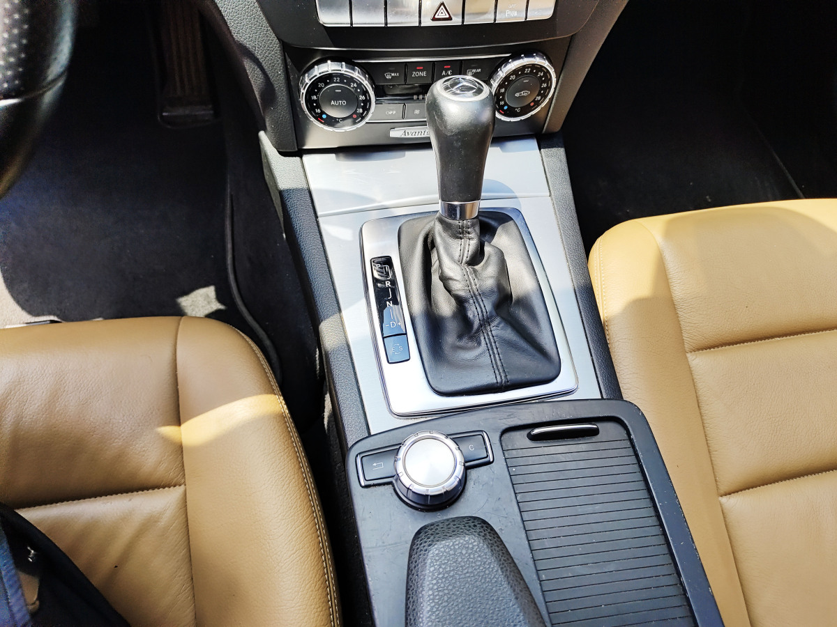 2014年3月奔驰 奔驰C级  2011款 C 200 时尚旅行版