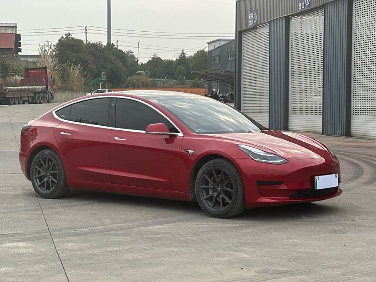 特斯拉 Model 3  2020款 改款 標(biāo)準(zhǔn)續(xù)航后驅(qū)升級(jí)版圖片