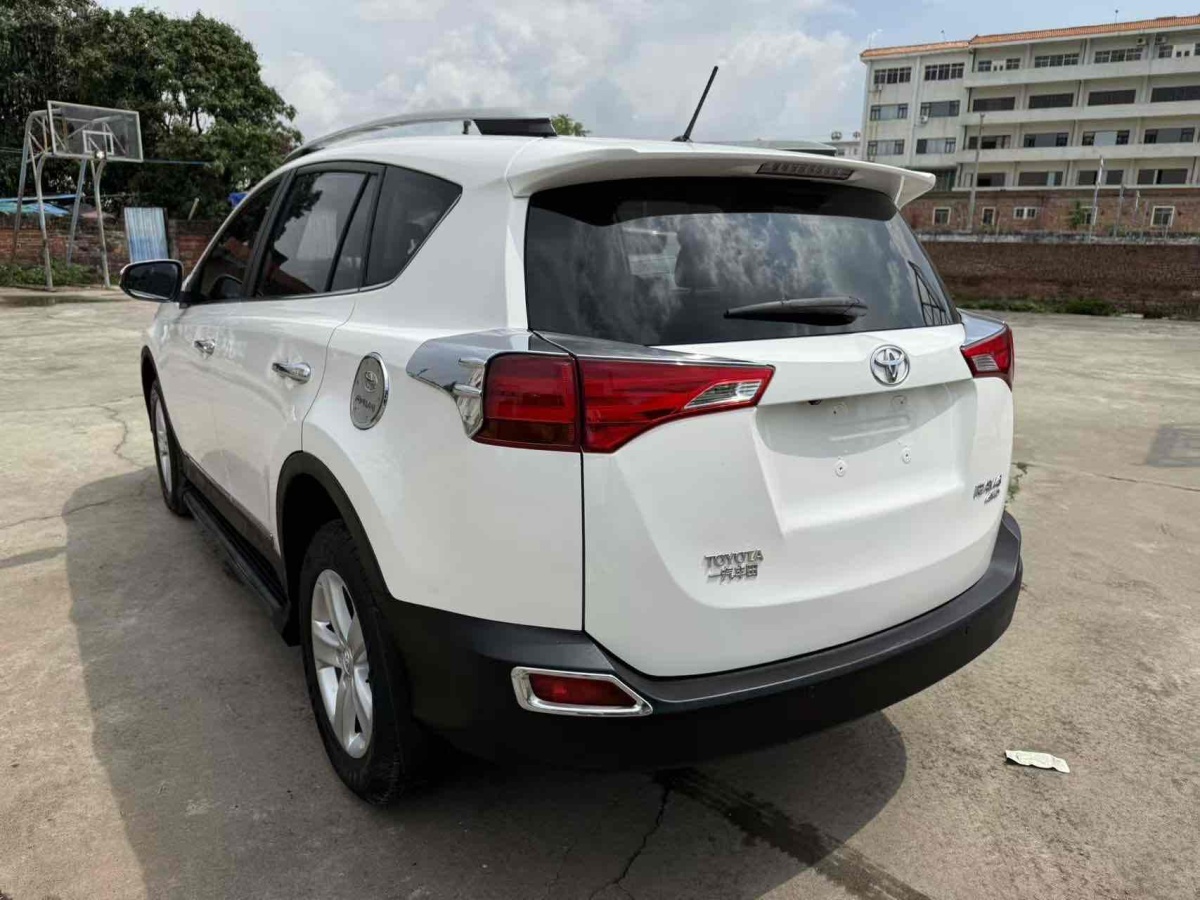 豐田 RAV4榮放  2013款 2.5L 自動四驅(qū)豪華版圖片