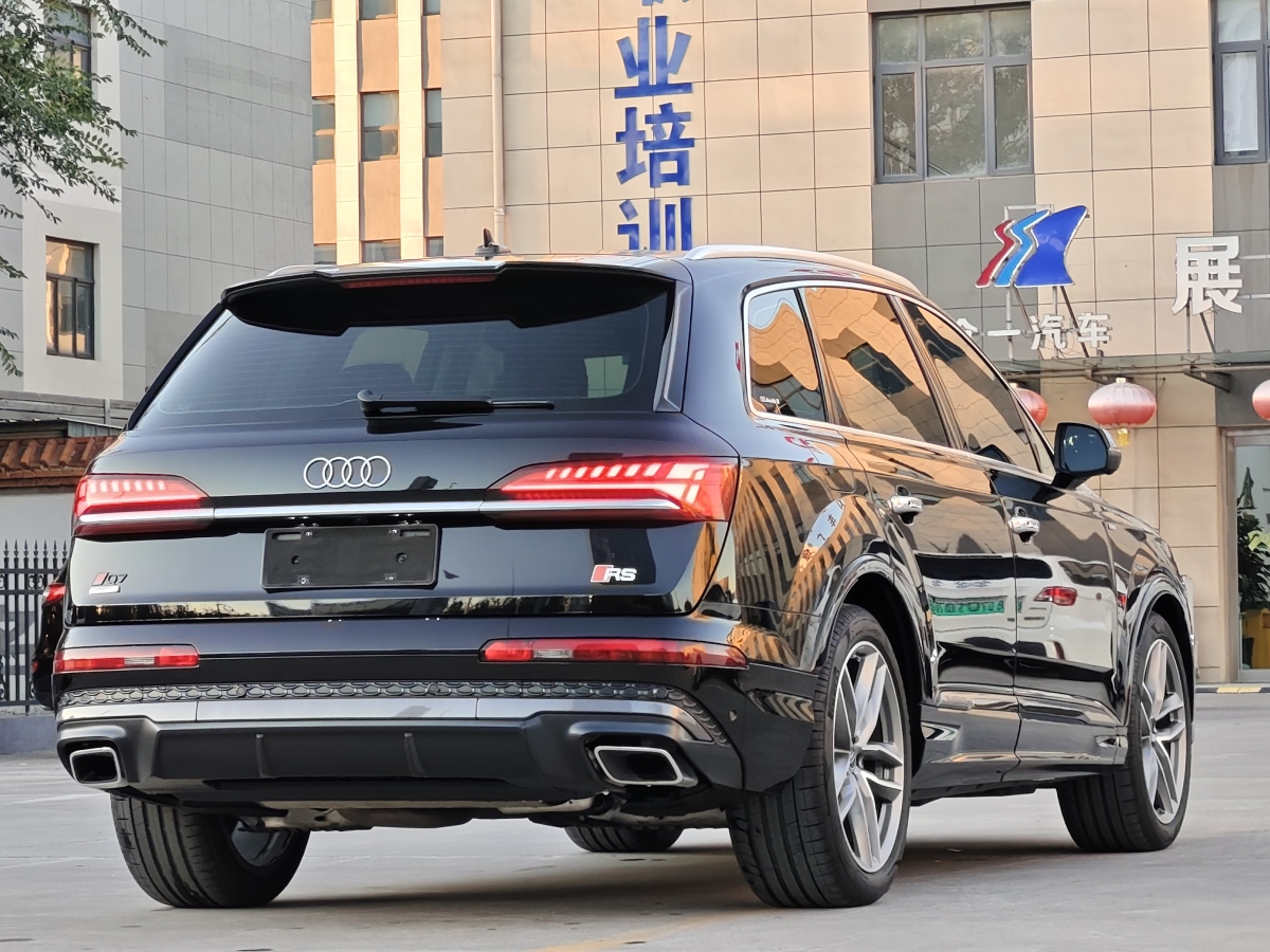 2024年8月奧迪 奧迪Q7  2023款 45 TFSI quattro S line運(yùn)動(dòng)型