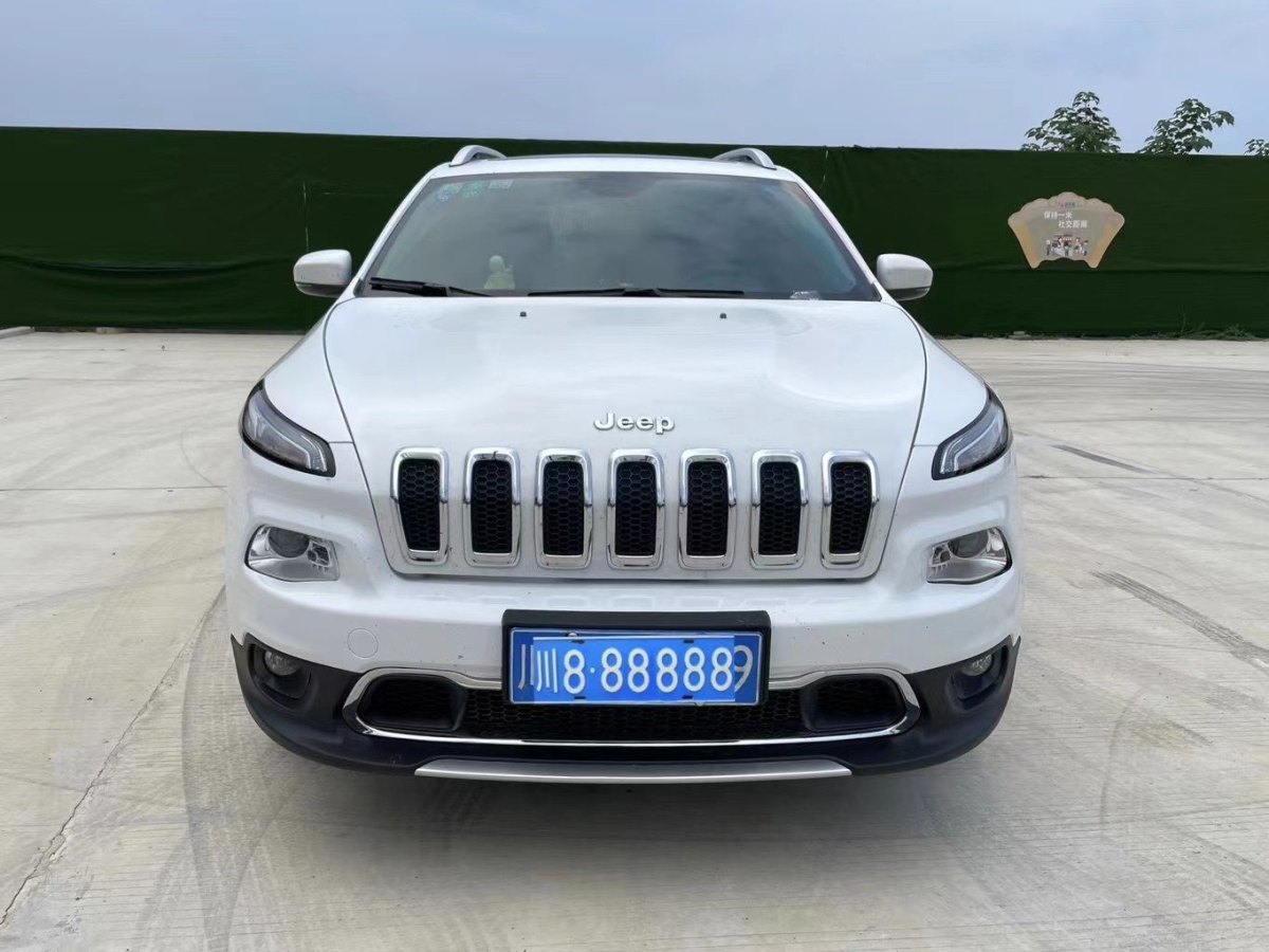 Jeep 自由光  2016款 2.0L 優(yōu)越版圖片