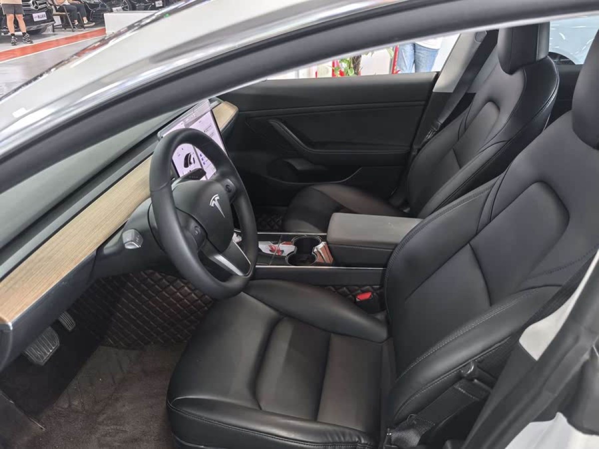 特斯拉 Model 3  2020款 改款 標(biāo)準(zhǔn)續(xù)航后驅(qū)升級(jí)版圖片
