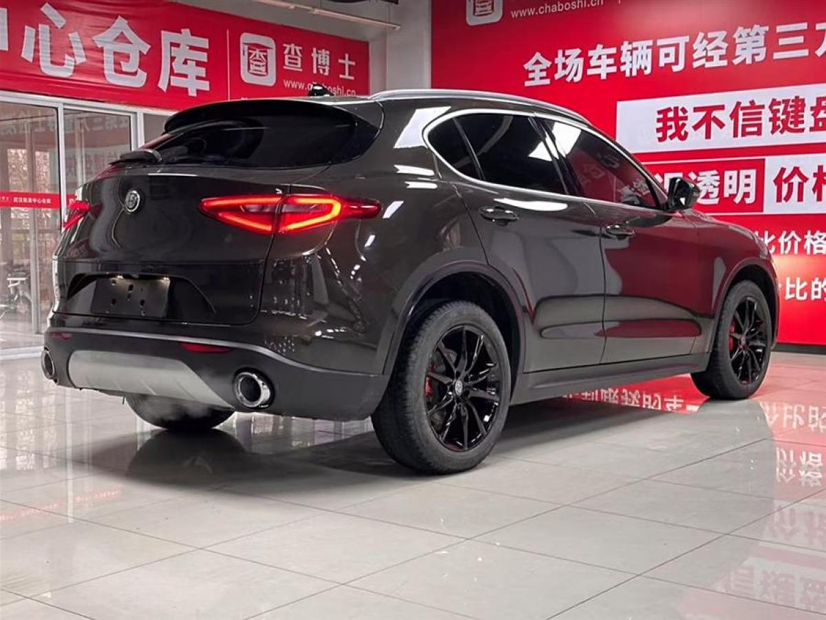 阿爾法·羅密歐 Stelvio  2017款 2.0T 200HP 豪華版圖片