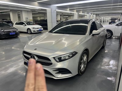 2019年7月 奔馳 奔馳A級(jí) 改款 A 200 L 運(yùn)動(dòng)轎車圖片