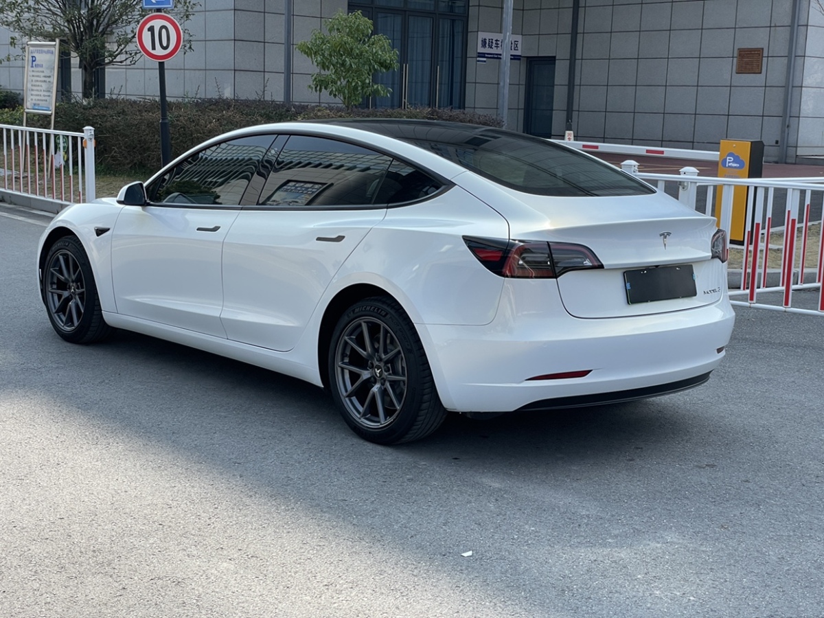 特斯拉 Model 3  2021款 標(biāo)準(zhǔn)續(xù)航后驅(qū)升級(jí)版圖片