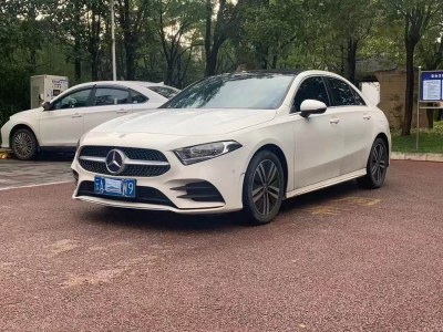 2019年9月 奔馳 奔馳A級(jí) 改款 A 180 L 運(yùn)動(dòng)轎車圖片