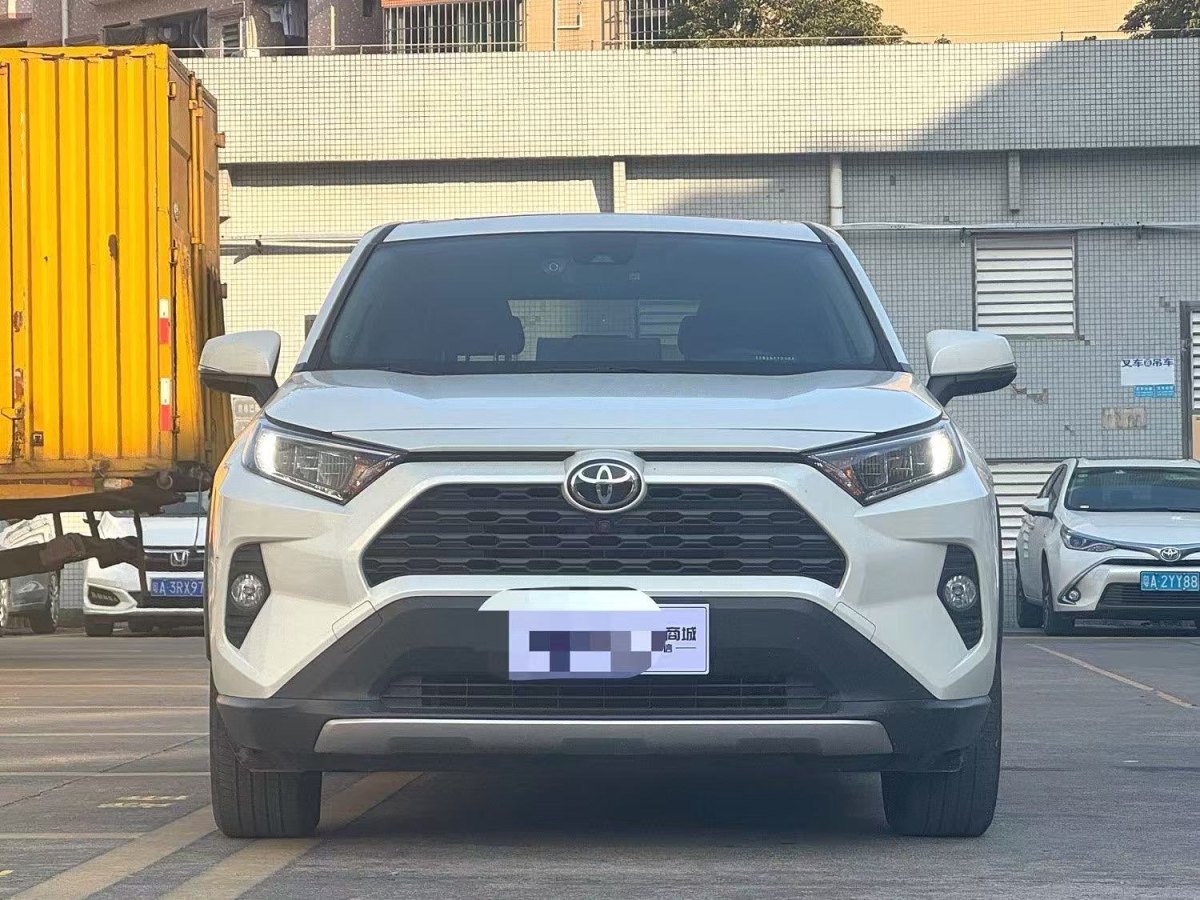 豐田 RAV4  2018款 榮放 2.0L CVT兩驅(qū)風(fēng)尚版圖片