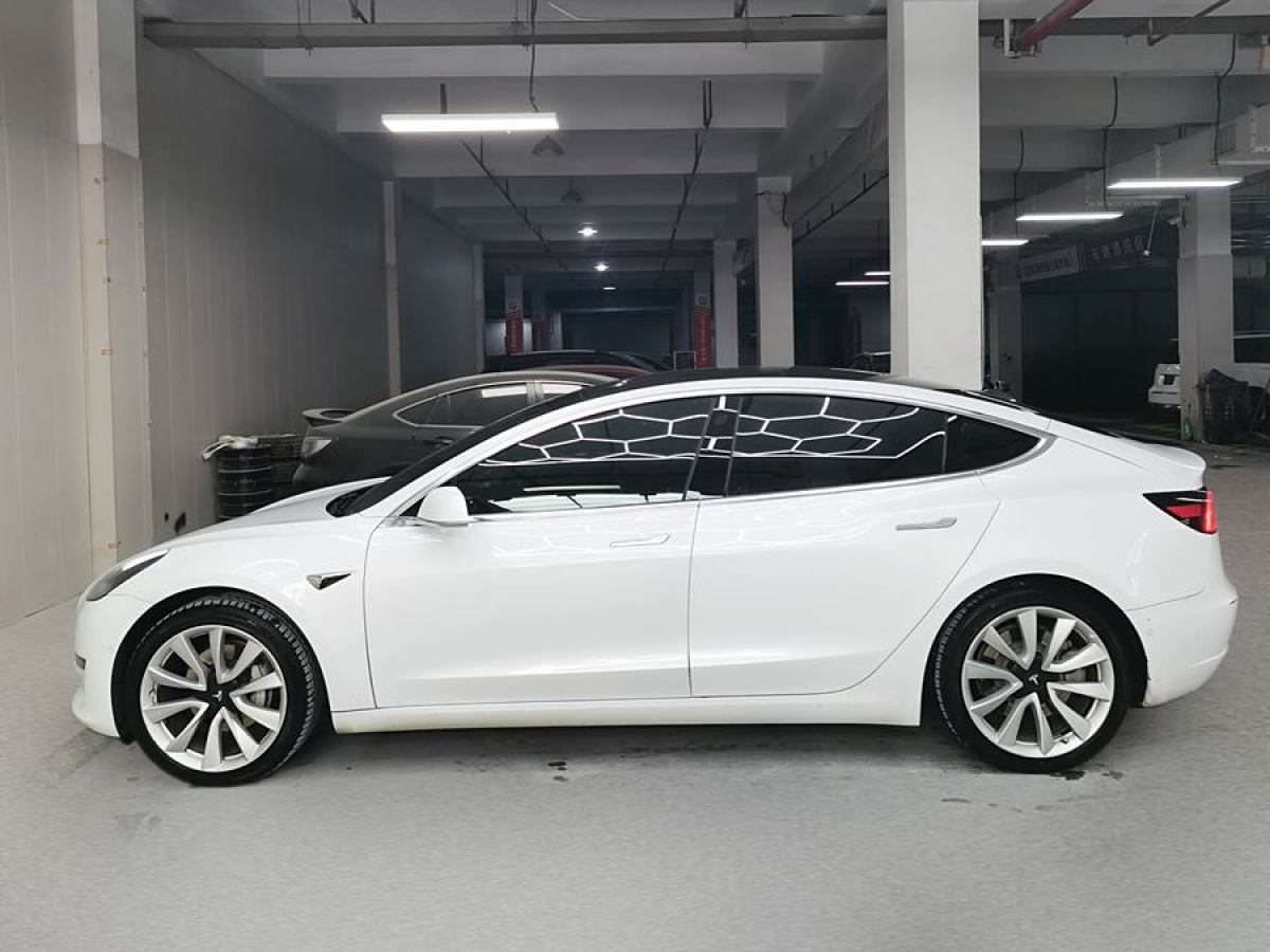 特斯拉 Model 3  2019款 標(biāo)準(zhǔn)續(xù)航后驅(qū)升級(jí)版圖片