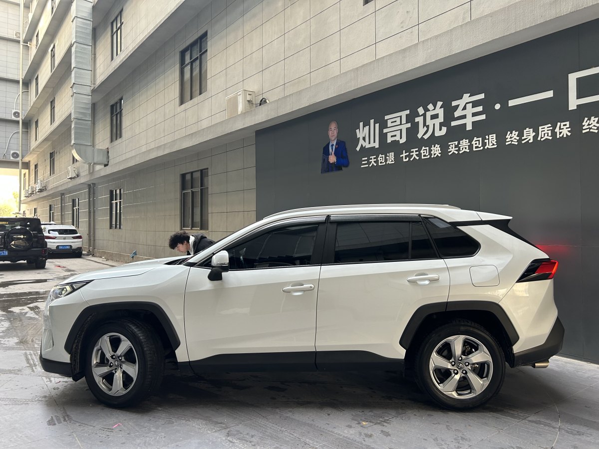 豐田 RAV4  2018款 榮放 2.0L CVT兩驅(qū)風(fēng)尚版圖片