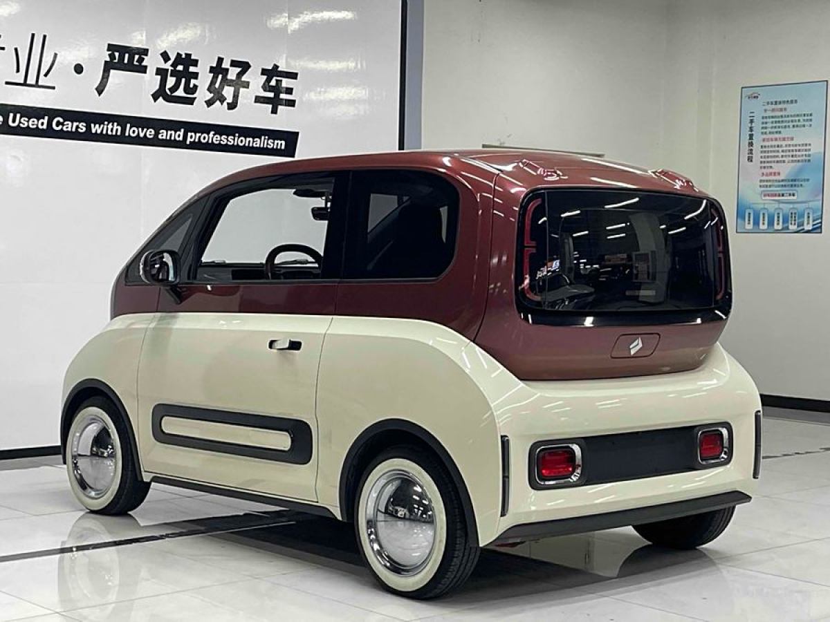 寶駿 寶駿KiWi EV  2022款 藝術(shù)家輕享版 三元鋰圖片