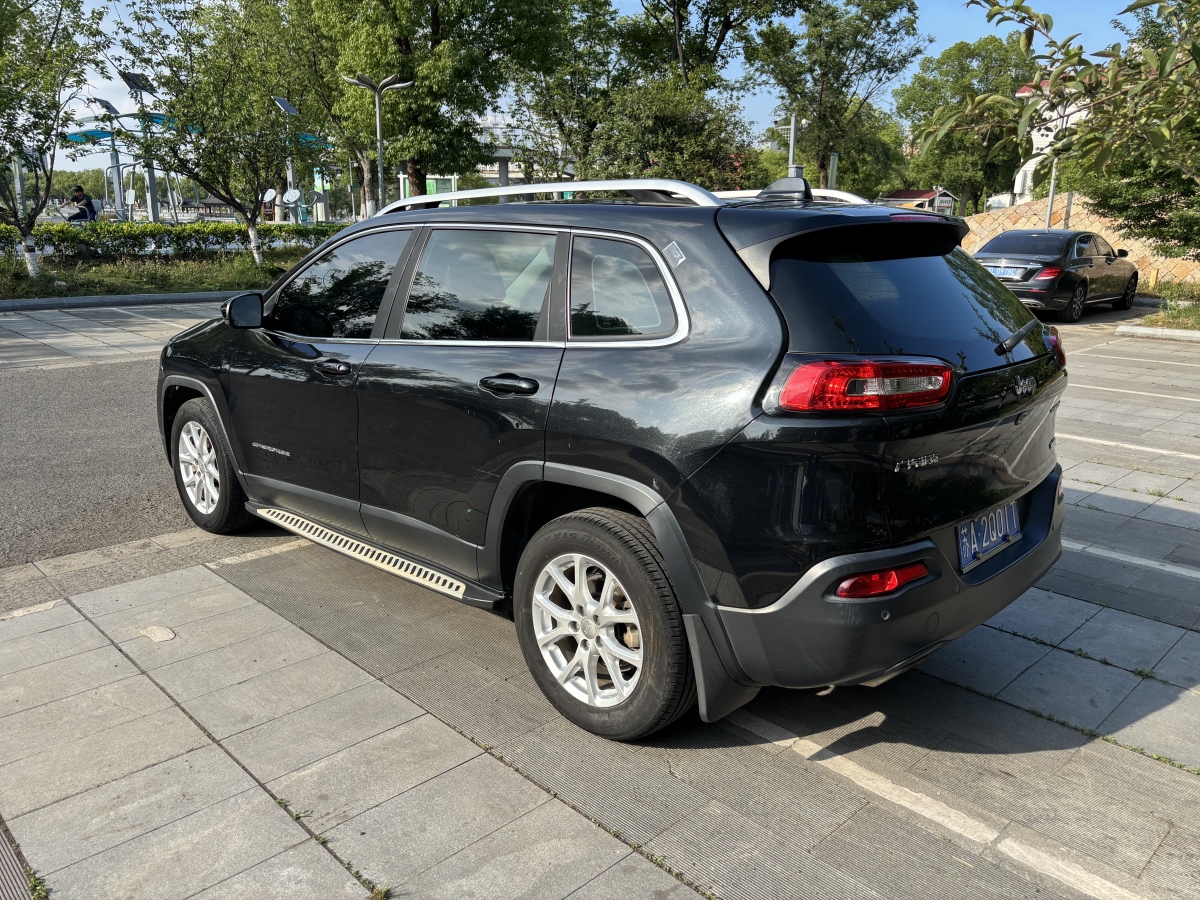 Jeep 自由光  2017款 2.4L 領(lǐng)先智能版圖片
