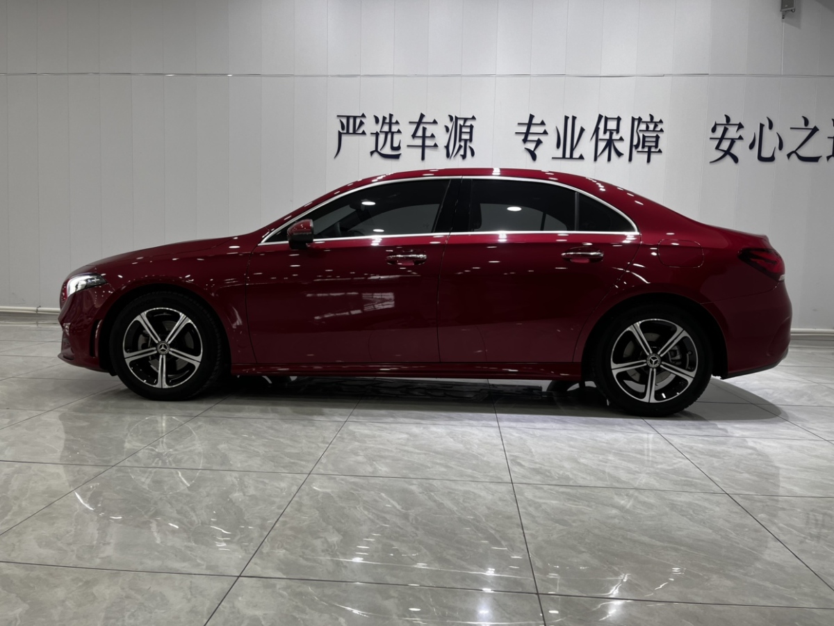 奔馳 奔馳A級  2022款 A 200 L 運動轎車時尚型圖片