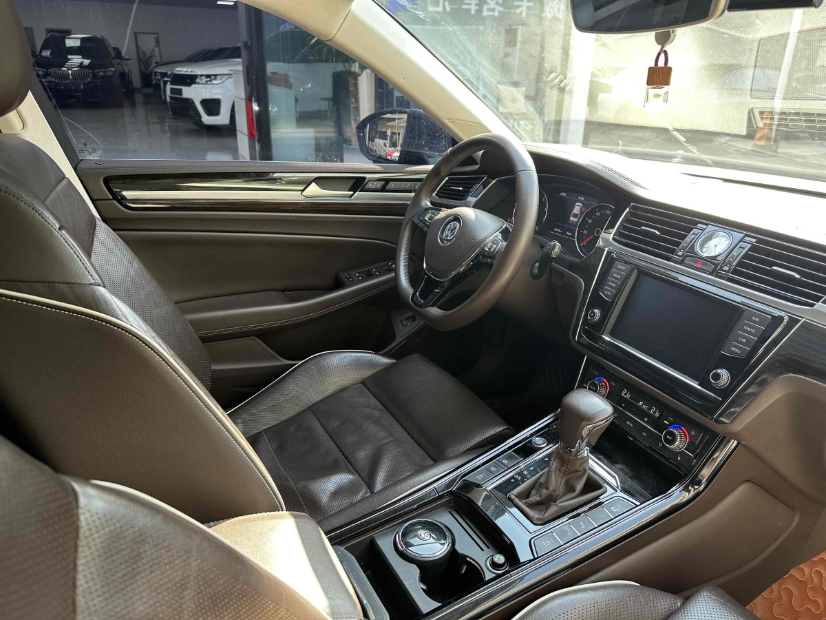 大眾 輝昂  2016款 380TSI 兩驅(qū)至尊版圖片