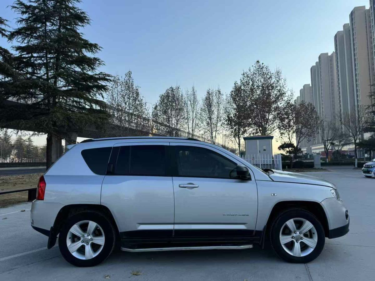 Jeep 指南者  2012款 2.0L 兩驅(qū)豪華版圖片