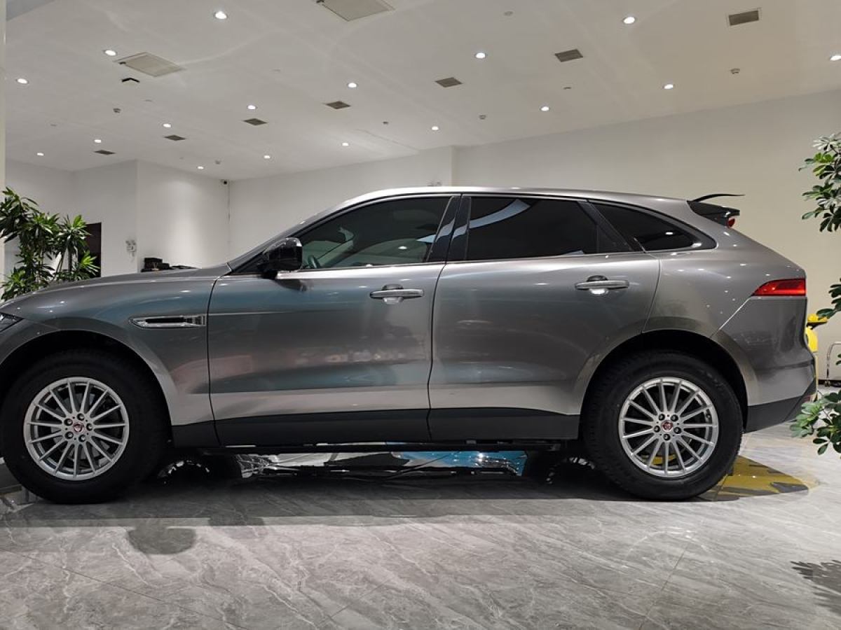 捷豹 F-PACE  2018款 2.0T 兩驅(qū)都市尊享版圖片