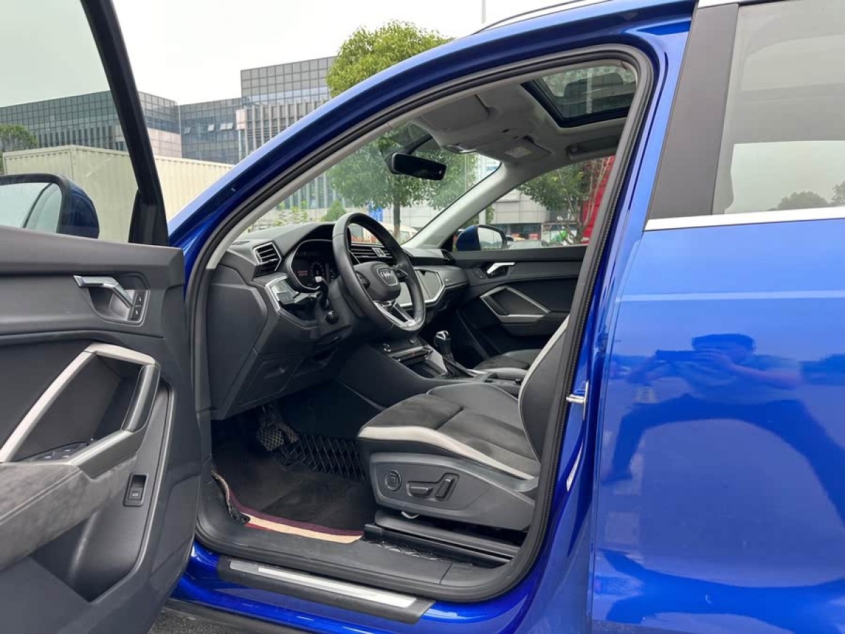 奧迪 奧迪Q3  2021款 35 TFSI 進(jìn)取動(dòng)感型圖片