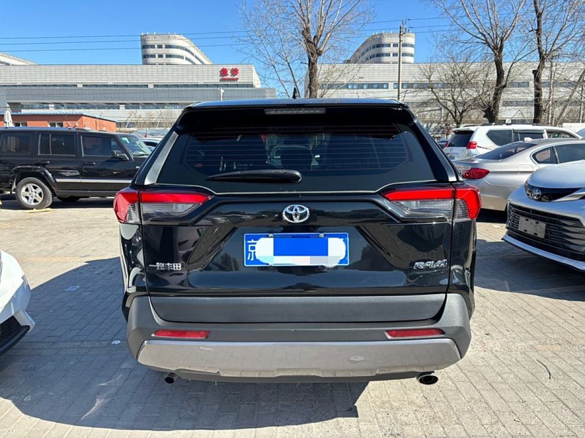 豐田 RAV4榮放  2022款 2.0L CVT兩驅(qū)風(fēng)尚版圖片