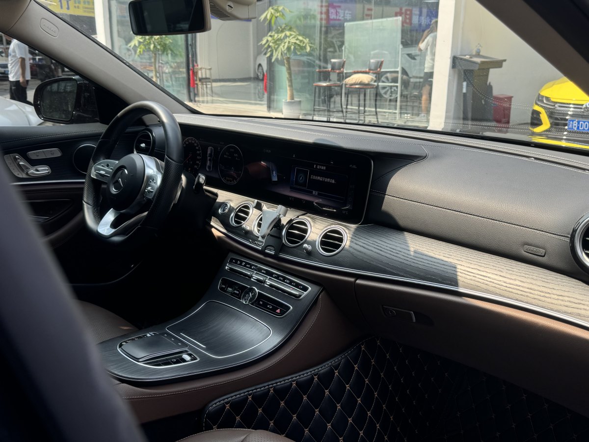 奔馳 奔馳E級  2020款 改款 E 300 L 時尚型圖片