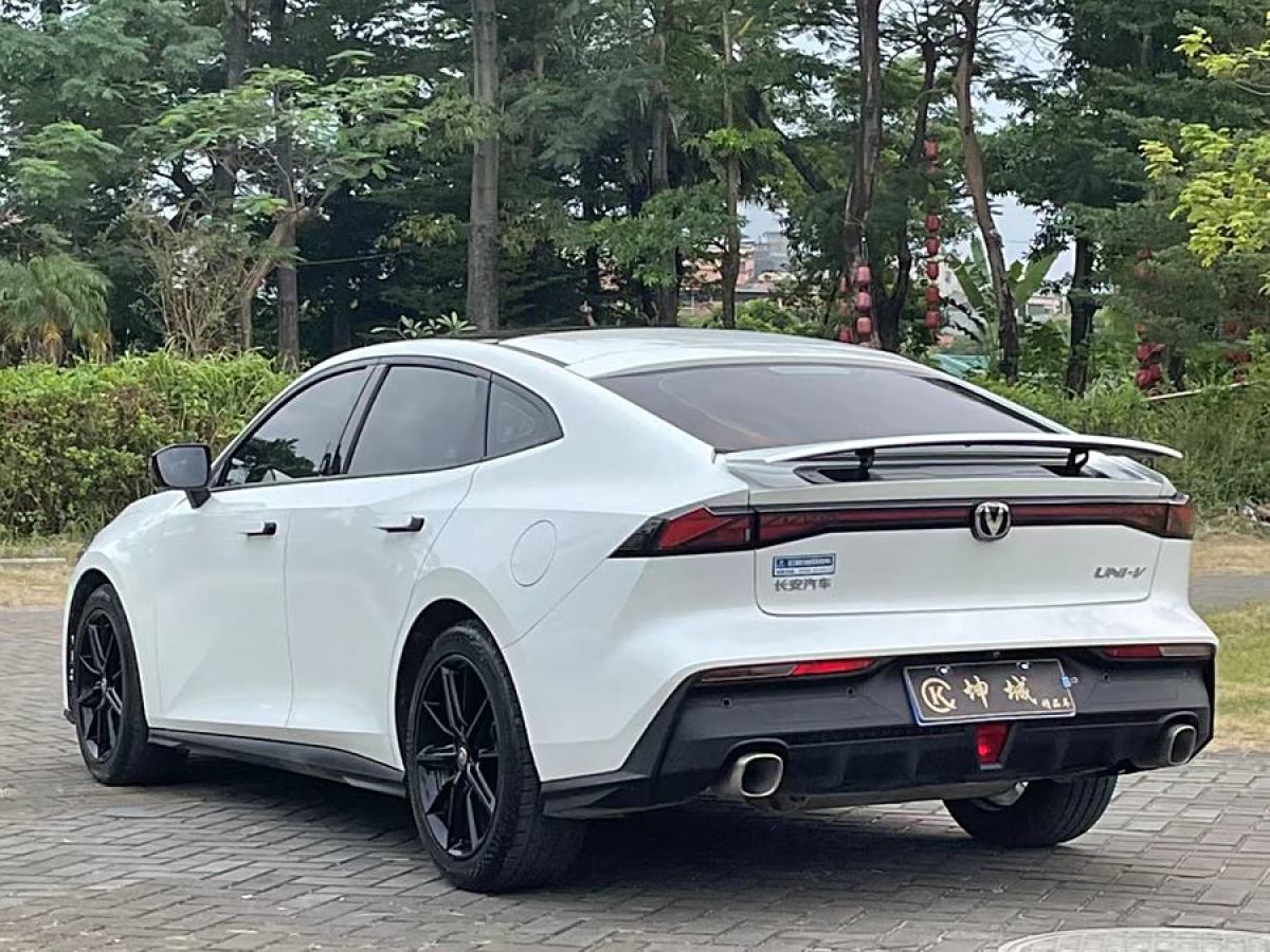 長(zhǎng)安 長(zhǎng)安UNI-V  2022款 1.5T 尊貴型圖片