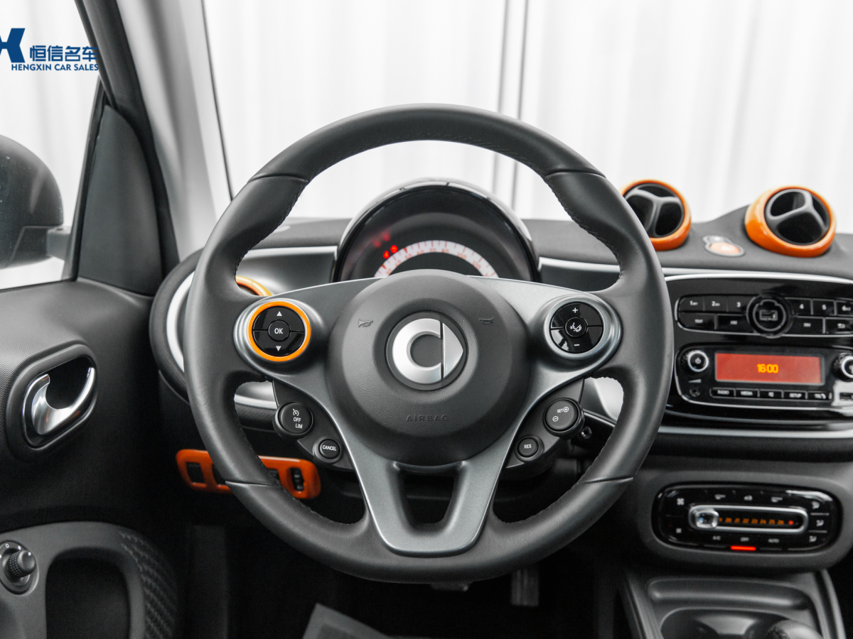 2019年8月smart fortwo  2019款 0.9T 66千瓦硬頂風(fēng)擎版 國(guó)VI