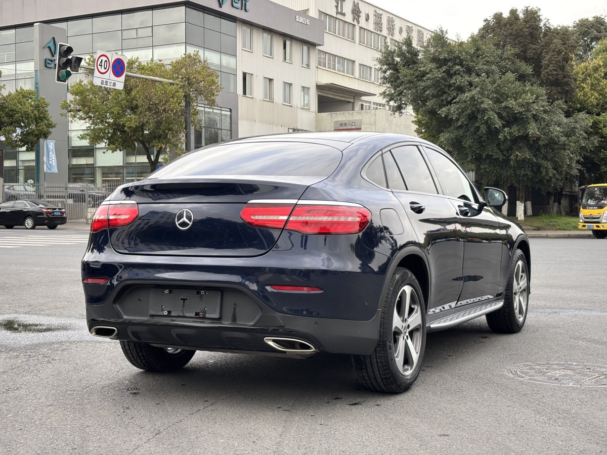 奔馳 奔馳GLC  2022款 改款 GLC 300 4MATIC 轎跑SUV圖片